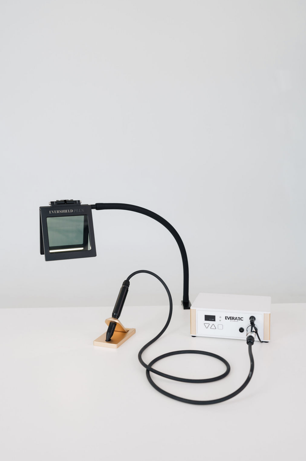Screen shot of a microscope and power supply