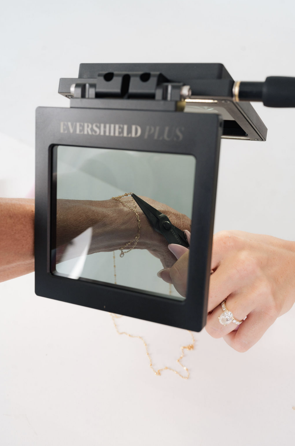 Evershield Plus magnifying device inspecting a necklace, May 12, 2025