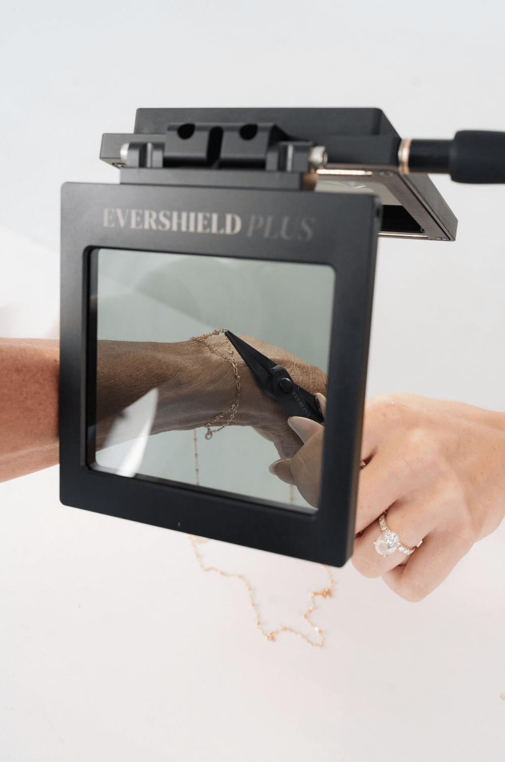 Evershield Plus magnifying device inspecting a necklace, May 12, 2025