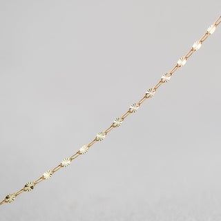 Gold daisy chain necklace