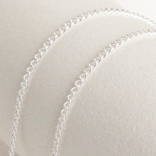 Silver chain necklace close-up (4398183D)