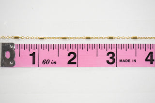 Chain16_-2 gold chain being measured.