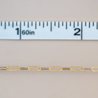 Permanent jewelry chain with 30 ruler.