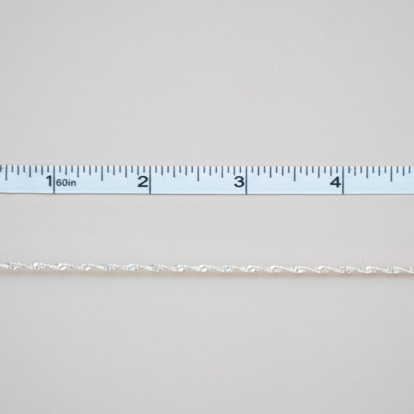 Permanent jewelry chain with measuring tape