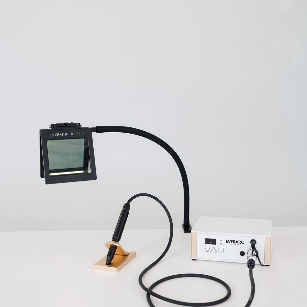 Screen shot of a microscope and power supply