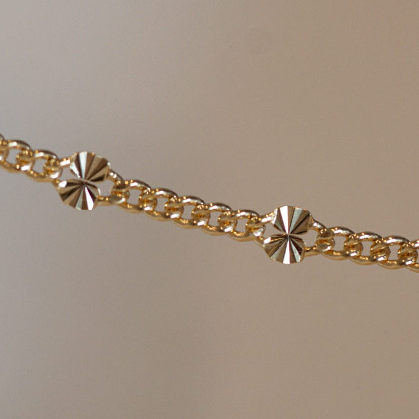 everarc-3109 gold chain necklace with flower accents