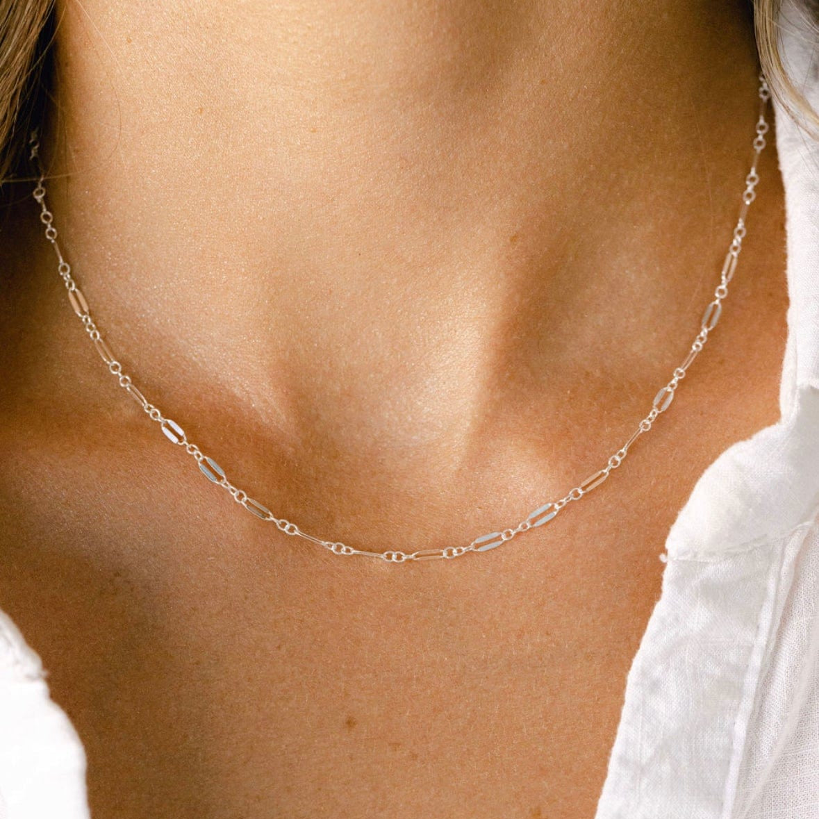 Delicate gold necklace image_16d56744