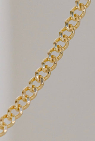 Gold chain detail, image_45ea93b8