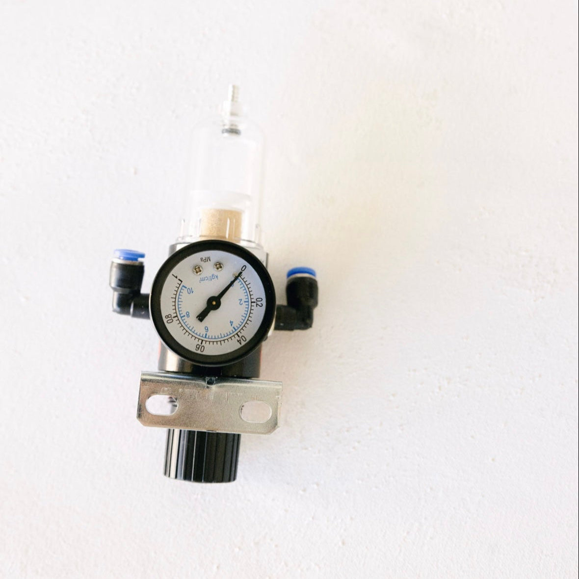Air pressure regulator image_825c2ff9-a9bf-4615-8b0f-88625ca4b320