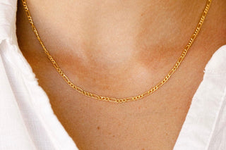 Gold chain necklace on a person, image_b2dbedaa