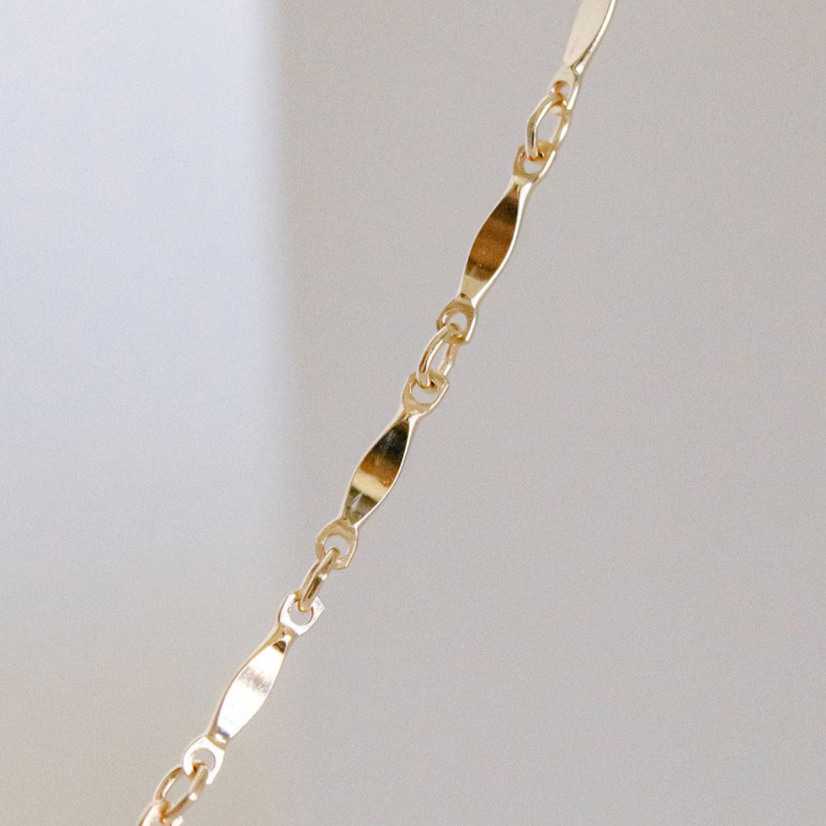 Gold chain necklace, image_bac21d6f-49bf-4480-b36d-1d8c4b2a3439