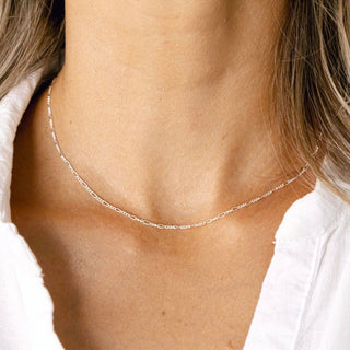 Delicate silver necklace on a woman, image_ca755e4f-83b8-41d4-a386-a9faa28e1086