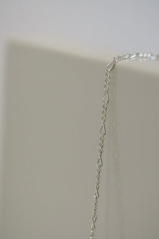 Silver chain detail, sfig4